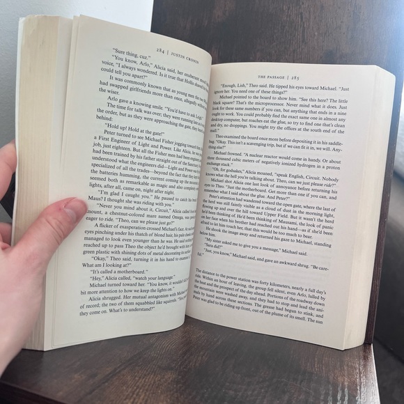 The Passage by Justin Cronin - Picture 2 of 4